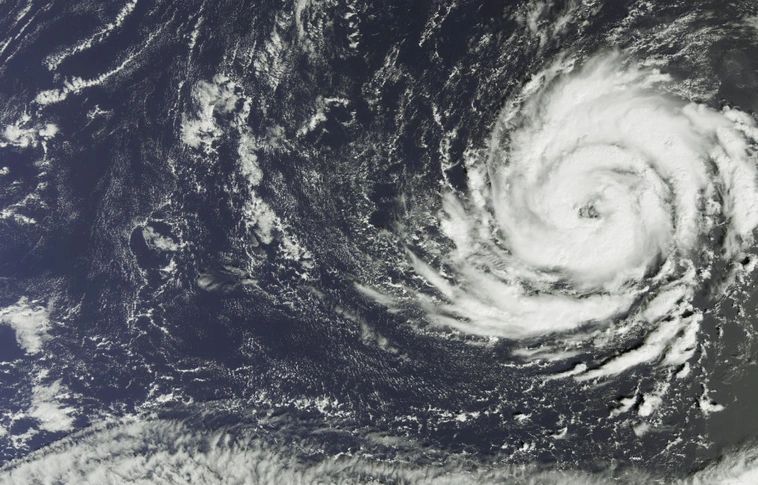 Mi lesz még itt? – Ma délután lecsapott az Ophelia hurrikán! (Frissítve!)