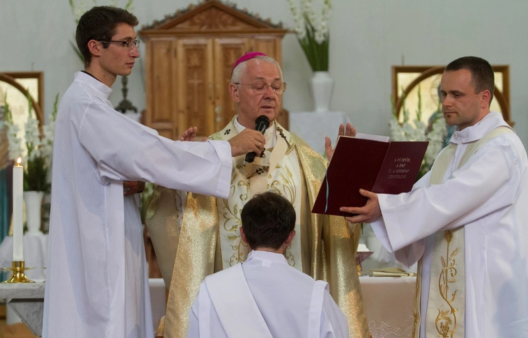 "Tudni kell igazán nagylelkűnek lenni az élettel" - papszentelés Miskolcon (Képgalériával!)