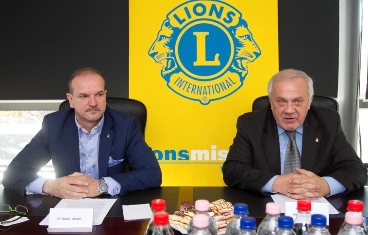 „A tudás hatalom - a bajusz király” – Movember a férfiak egészségéért!