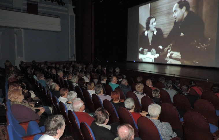 Elkezdődött a Mozi klub a Salkaházi Sára Programban! (Képgalériával)
