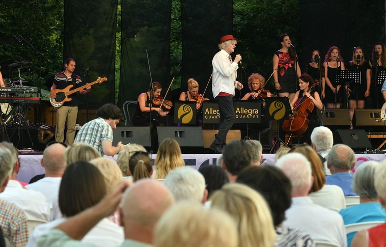 Újraértelmezett Sziámi-dalok eddig még nem hallott formációban