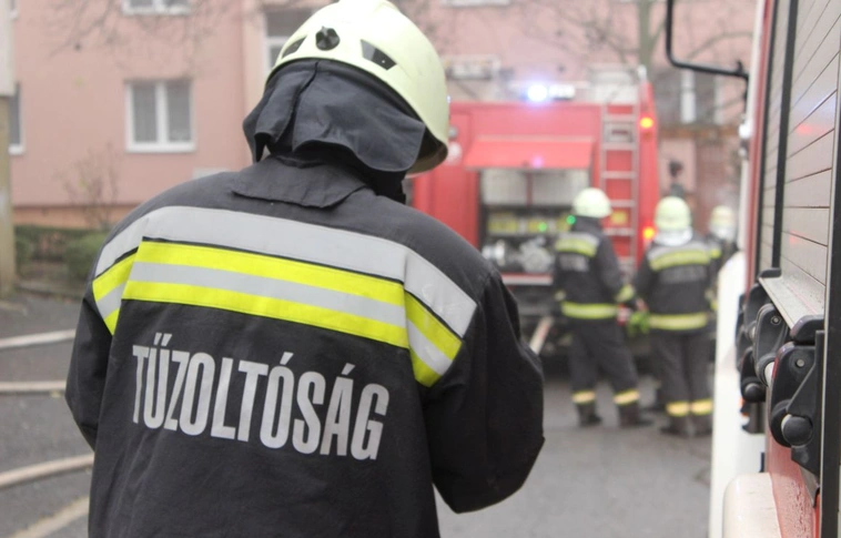 Lakhatatlanná égett egy családi ház