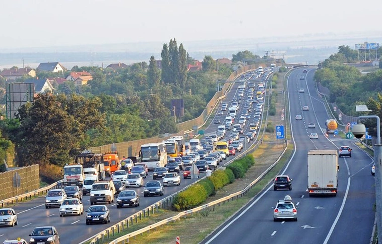 Újabb baleset Hejőkürtnél! Öt autó ütközött össze az M3-as autópályán