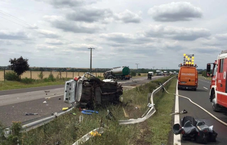 Borzalmas baleset Hejőkürtnél: a sofőr szörnyethalt