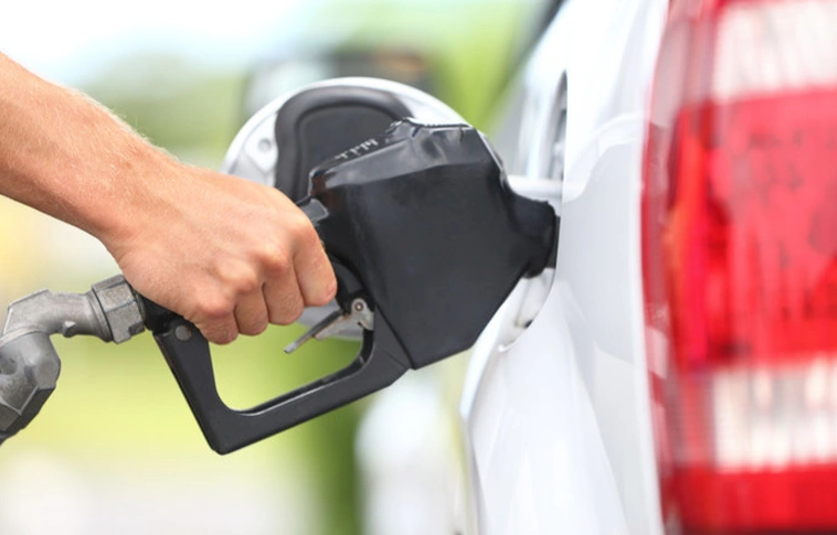 Olcsóbb lett a tankolás