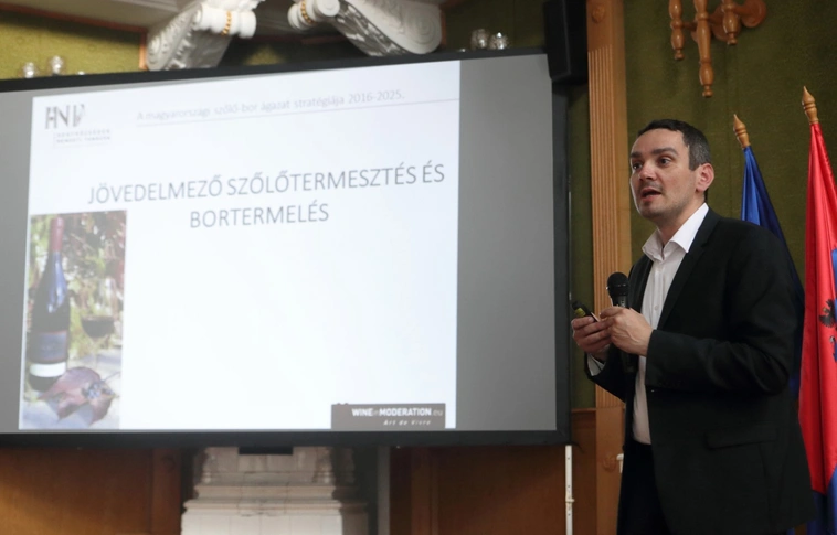 „A magyar bor tűzzel és szenvedéllyel van megtöltve” – Szakmai konferenciával indult a VII. Avasi Borangolás