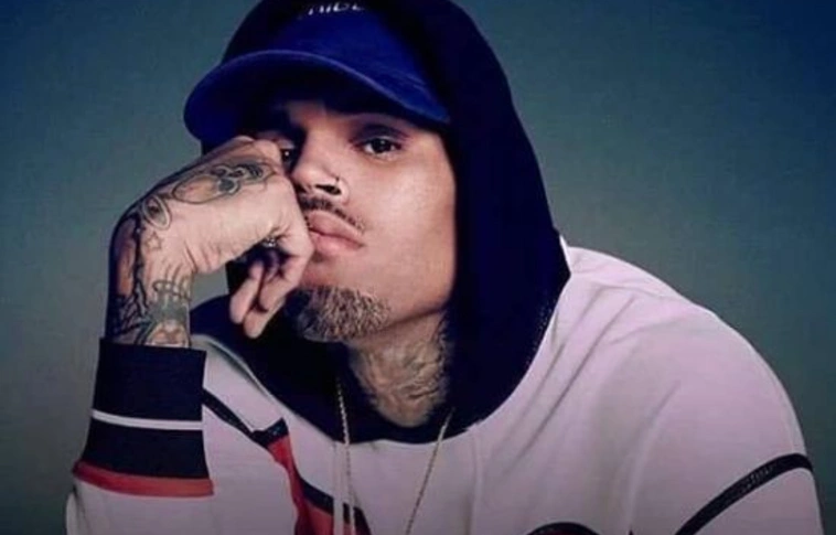 Kiderült, miért csukták le koncertje után Chris Brownt