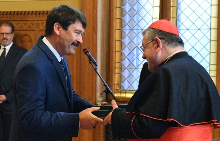 Állami kitüntetésben részesült Dominik Duka, Prága érseke