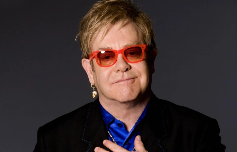 Még egy világkörüli turnét tesz, utána visszavonul a koncertezéstől Elton John