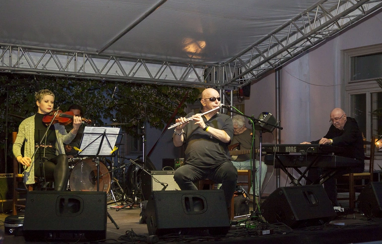 Ezért Miskolc a rock fővárosa: Török Ádám és a Mini koncert az első magyar popfesztivál 45. születésnapján