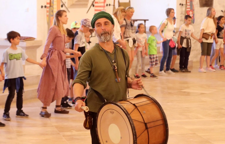 „Ne csak lásd, éld át!” – Gyermek Borsodi Fonó a Diósgyőri várban (Képgalériával!)