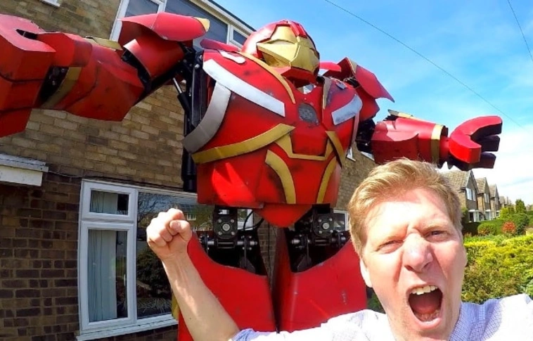 Tony Stark nyomdokaiba lép: elkészítette a valódi Hulkbuster-páncélt (Videóval!)