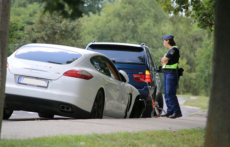 Nagy zúzás, minőségi autókkal: tömegkarambol Miskolctapolcán! (Helyszíni felvételekkel!)