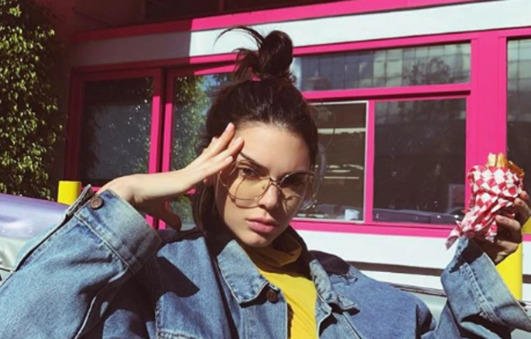 Nem jutunk szóhoz: migrén-pózban feszítenek a sztárok az Instán