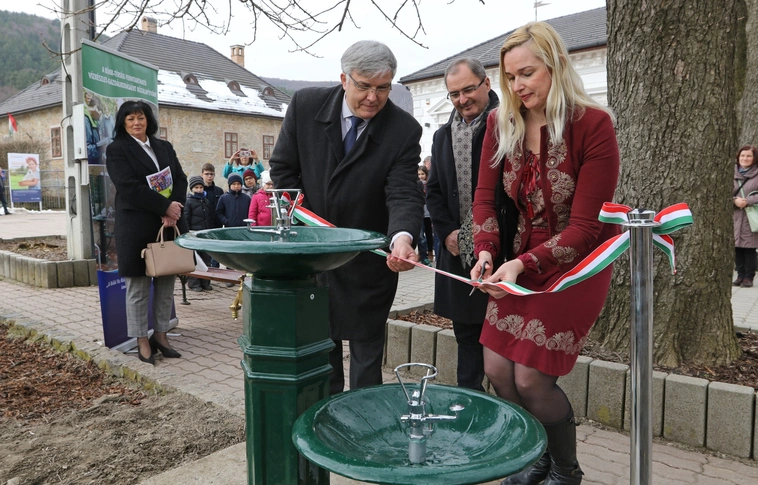 "Miskolc vize kiváló" – ivókutat adtak át a Diósgyőri vár mellett