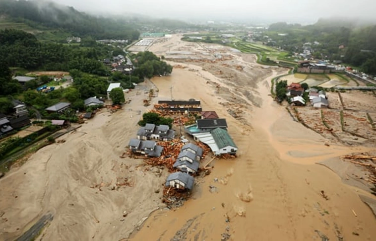 Ítéletidő: több mint kétszázan haltak meg Japánban (Videóval!)
