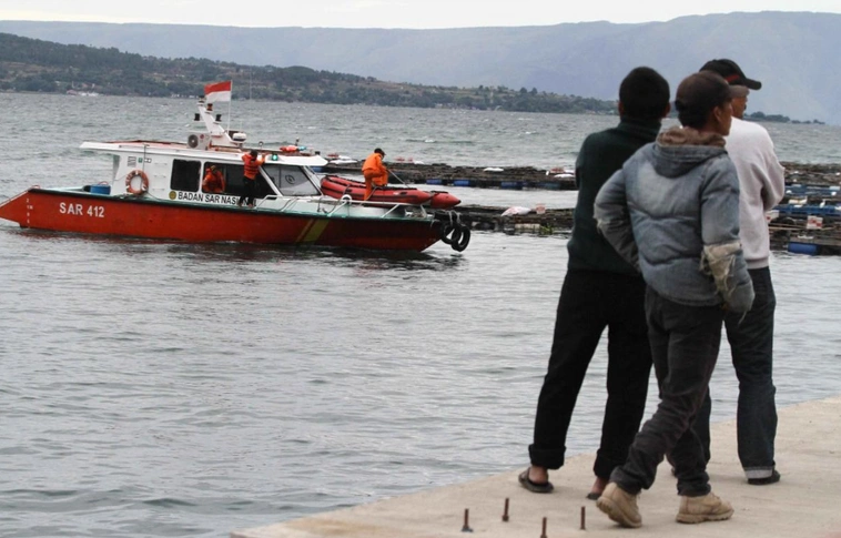 180-ra nőtt az indonéziai kompbalesetben eltűntek száma