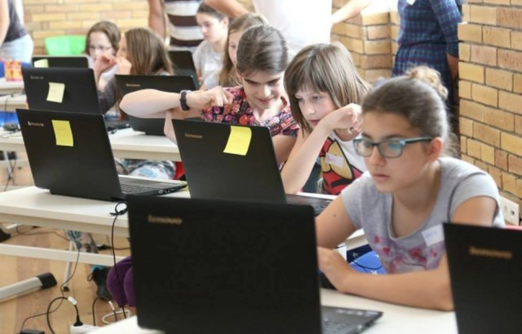 Újra programozói kurzus indul lányoknak Miskolcon!