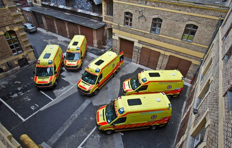 Országszerte több mint háromezerszer riasztották a mentőket