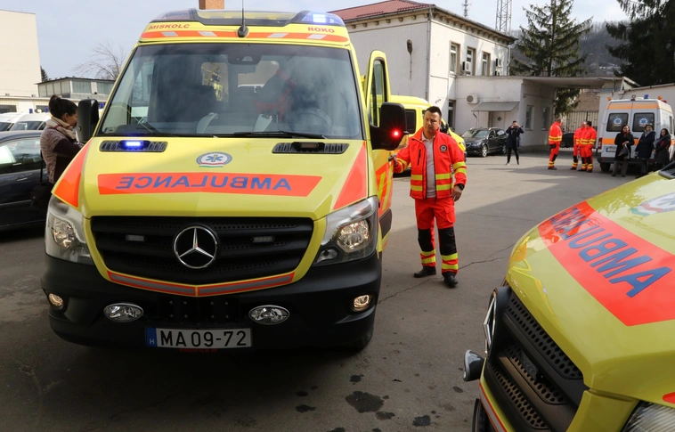 Új, korszerű mentőautókkal bővült a Miskolci Mentőállomás gépjárműparkja