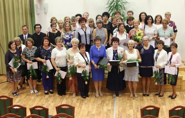 "Új kapukat nyitnak meg gyermekeink előtt!" Kitüntetések Pedagógusnap alkalmából