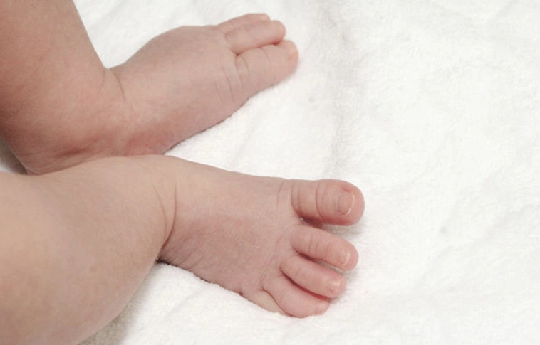 Mindhárom vádlott bűnös a csecsemő meggyilkolásában