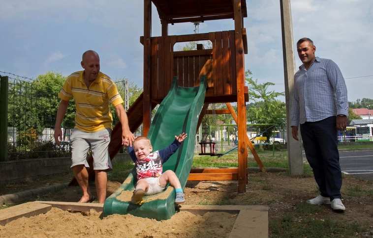 Egyet felújítottak, egy másikat pedig körbekerítettek – fejlesztések a bulgárföldi játszótereken