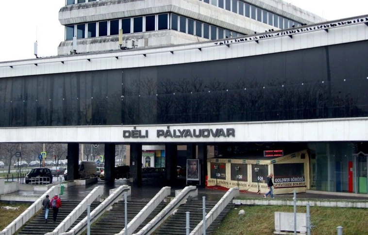 Robbanótestet találtak a Déli pályaudvaron