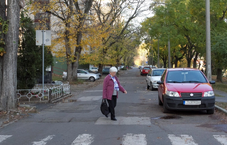 A biztonságosabb közlekedésért: egyirányúsítják a Testvérvárosok útjának egyik szakaszát