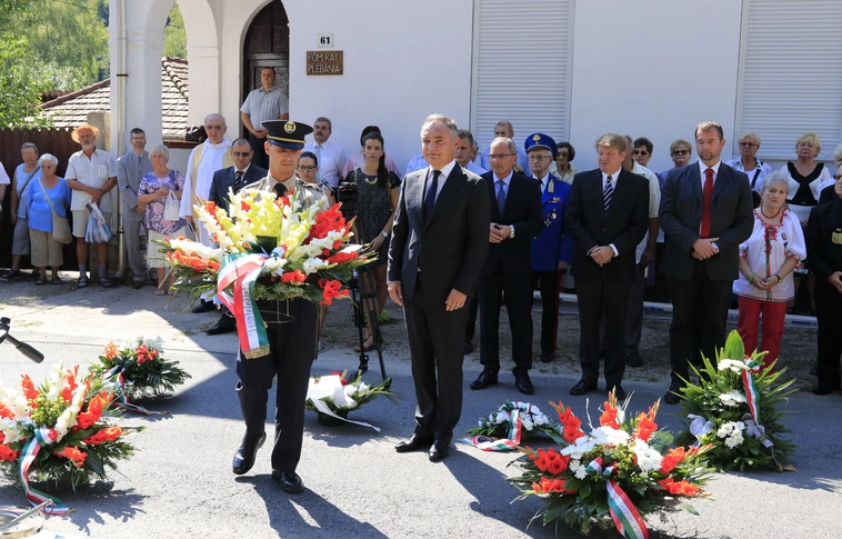 "Találkozik magyarságunk múltja, jelene és jövője" – Megemlékezés a felsőhámori Szent István szobornál