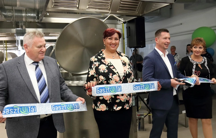 Az ország egyik legnagyobb közétkeztetési feladatot ellátó konyhája nyílt meg Miskolcon