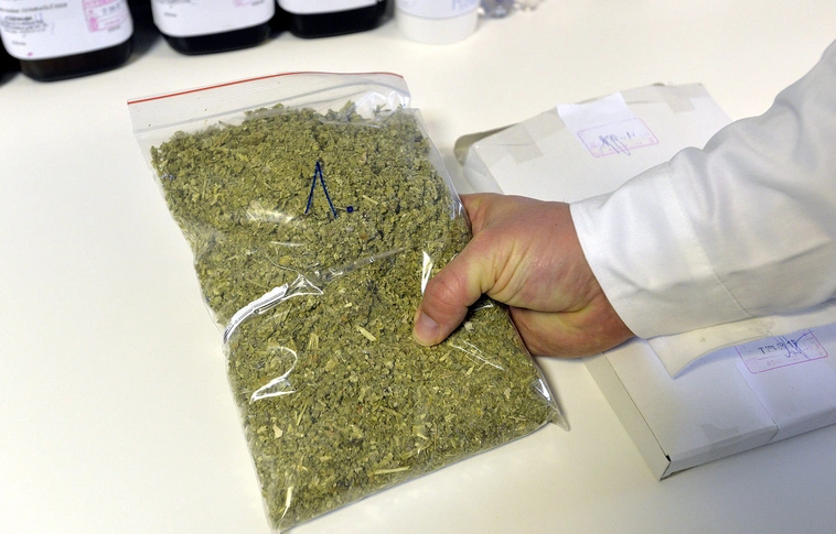 Körömlakklemosóval gyártott „herbált”