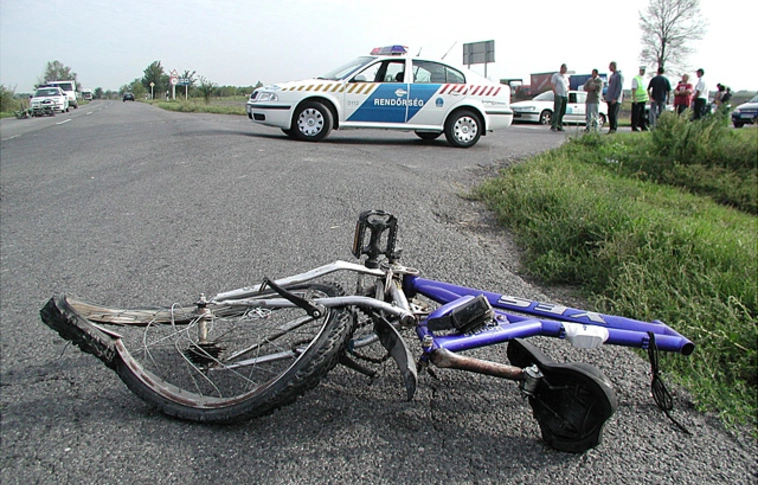 Elgázolt egy 82 éves kerékpárost, aki a kórházban belehalt sérüléseibe