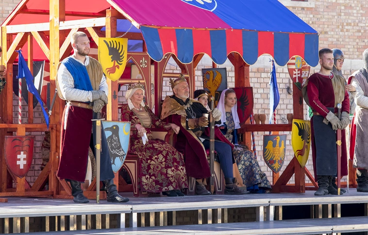 Július utolsó hétvégéje: XIX. Középkori Forgatag a Diósgyőri várban és a Lovagi Tornák Terén (Képgalériával!)