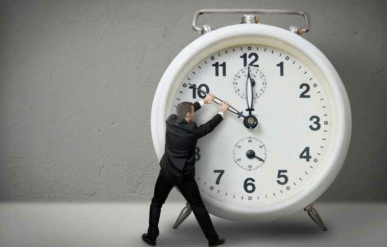 Még évekig maradhat az óraátállítás