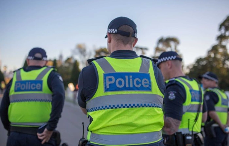 Pokolgéppel és késsel fenyegetőzött egy férfi a brisbane-i reptéren