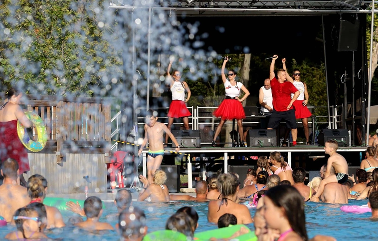 "Jaj úgy élvezem én a strandot..." – hamisítatlan retro hangulat a tapolcai strandon (Képgalériával!)