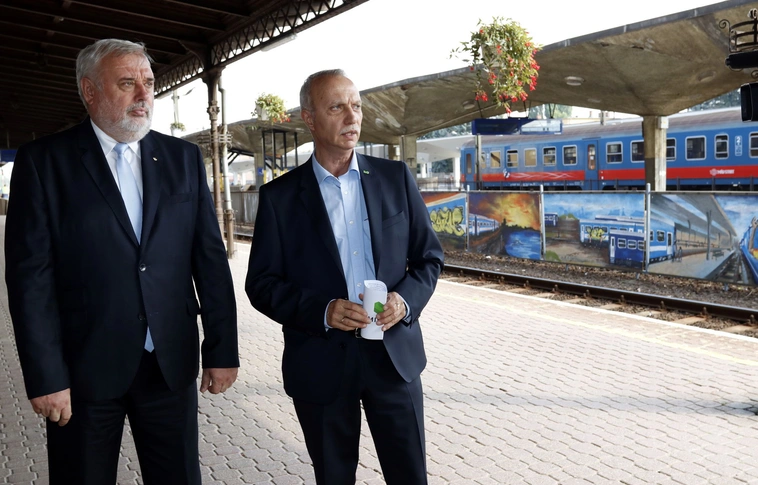 Újrafestett peronfalak színesítik a Tiszai pályaudvart