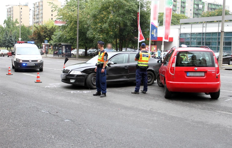 Karambol a Király és a Vörösmarty kereszteződésében