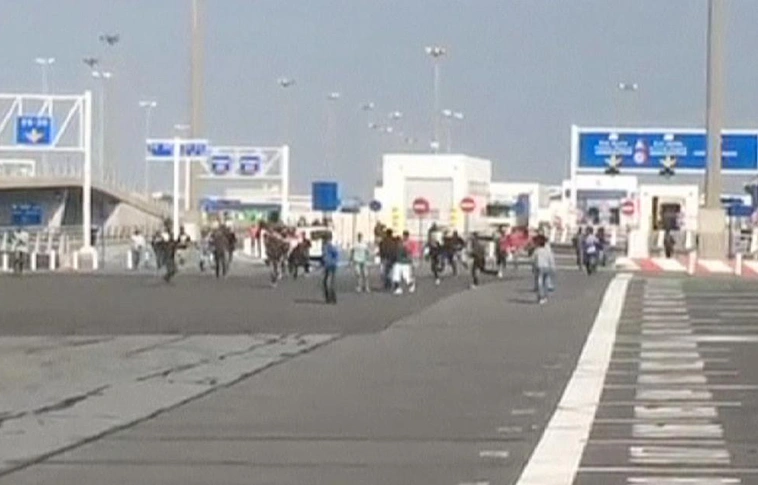 Folytatódik a népvándorlás - ismét százak próbáltak Franciaországból Nagy-Britanniába jutni a Csatorna-alagúton
