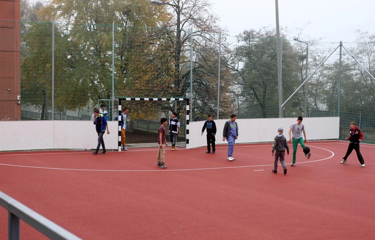 Késő estig is sportolhatnak mostantól – új sportpálya a Munkácsy Mihály Általános Iskolában