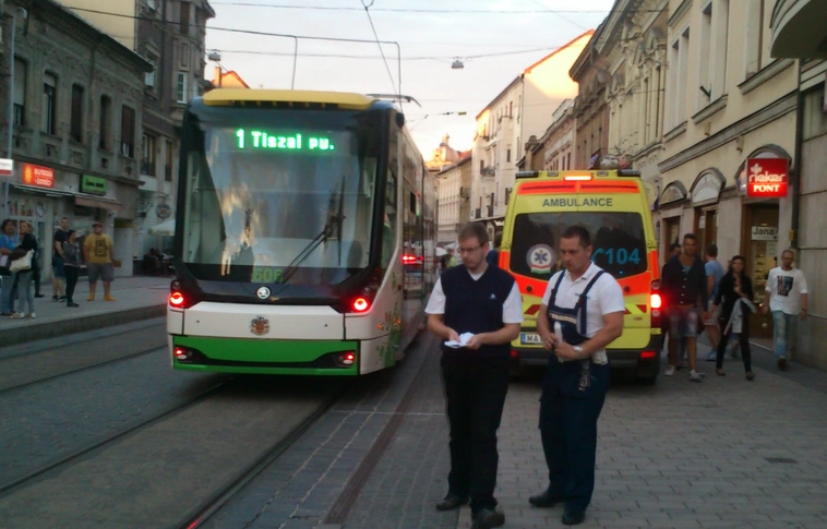 A rendőrség szerint egy ittas ember esett a villamos alá a Villanyrendőrnél