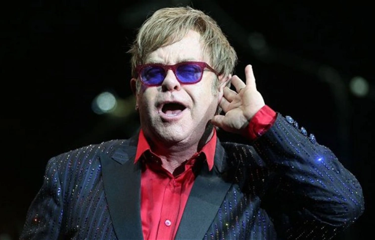 Azt hitte, Putyinnal beszél: oroszok csapták be Elton Johnt