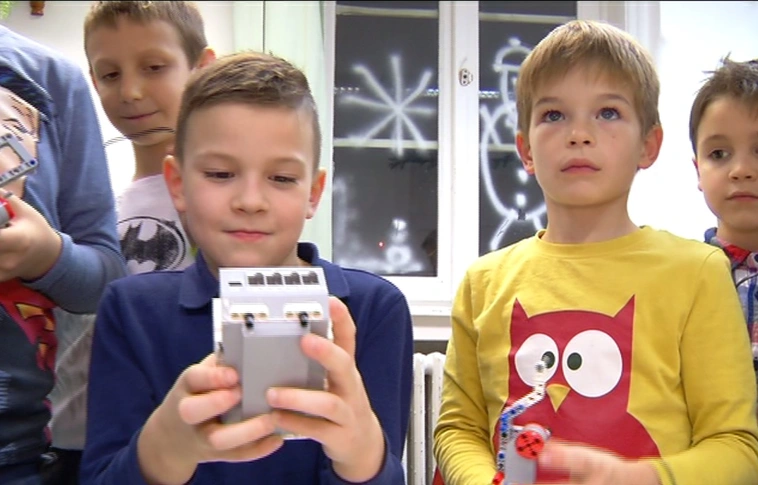 Robotolnak a gyerekek – programozó suli játékosan