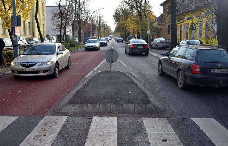 Ahova letették, azóta ott nincs baleset – újabb csúszásgátló burkolat Miskolcon