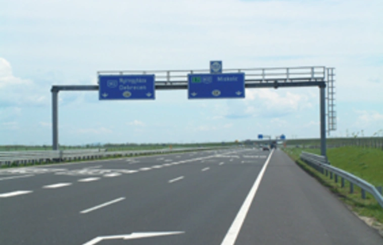 Hármas karambol történt az M3-as autópályán Mezőkövesdnél