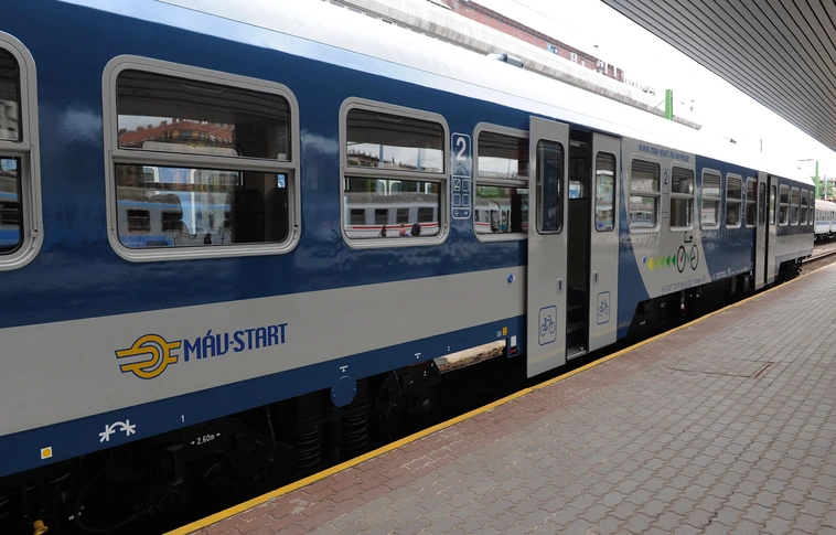 Megindult a vonatforgalom a Budapest-Hatvan-Miskolc vonalon is
