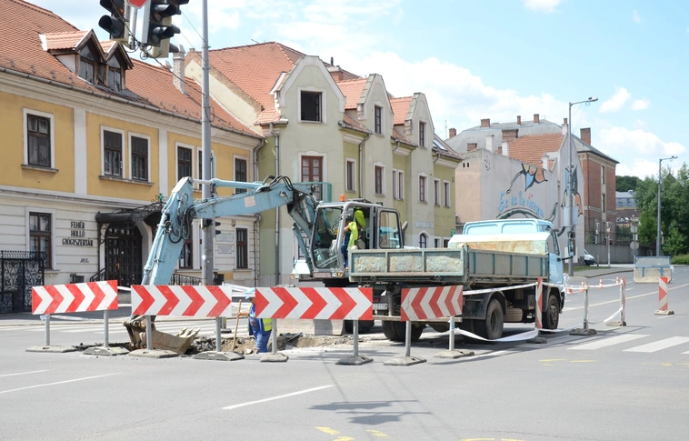 Jövő szombatig dolgoznak az Uitz - Szemere utcák kereszteződésben