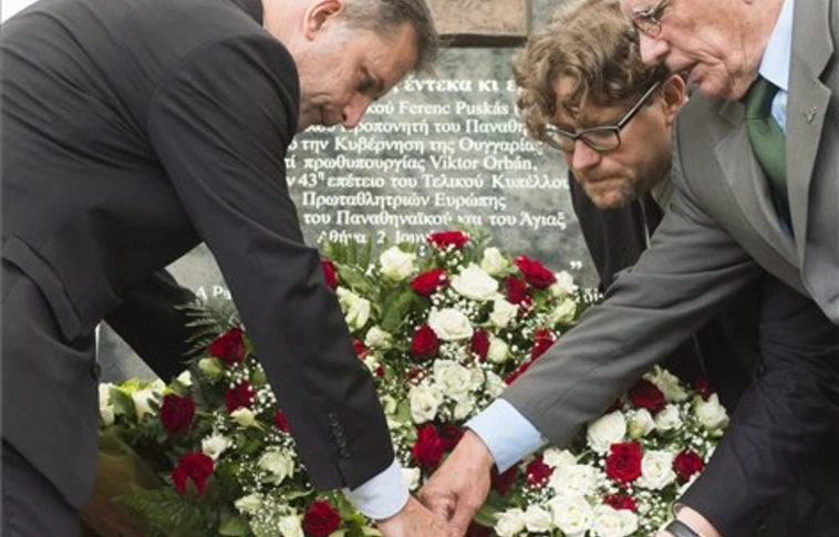 Megkoszorúzták Puskás Ferenc emlékművét