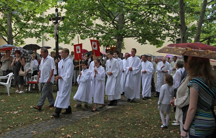 Élő lelki és egyházi élet - búcsúi szentmise a Szent Anna templomban